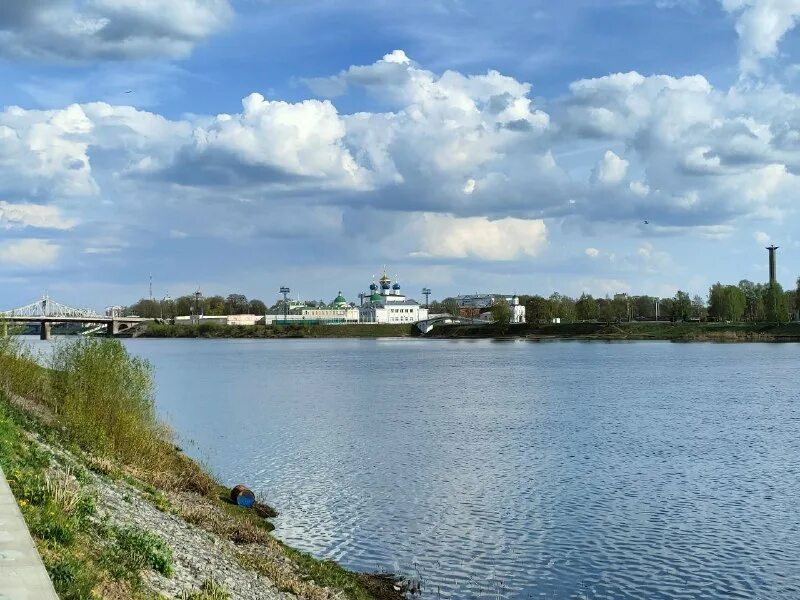 молы и волноломы.