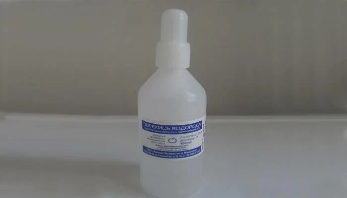 можно ли прочищать. можно ли прочищать. прочистить засор в раковине. засор в раковине на кухне. зубная щетка для чистки зубов и языка.