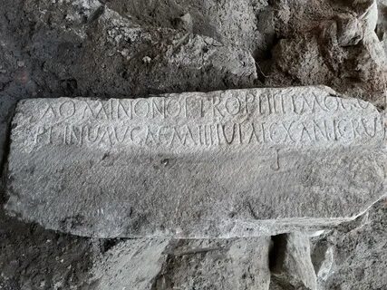 Что такое долговой камень история