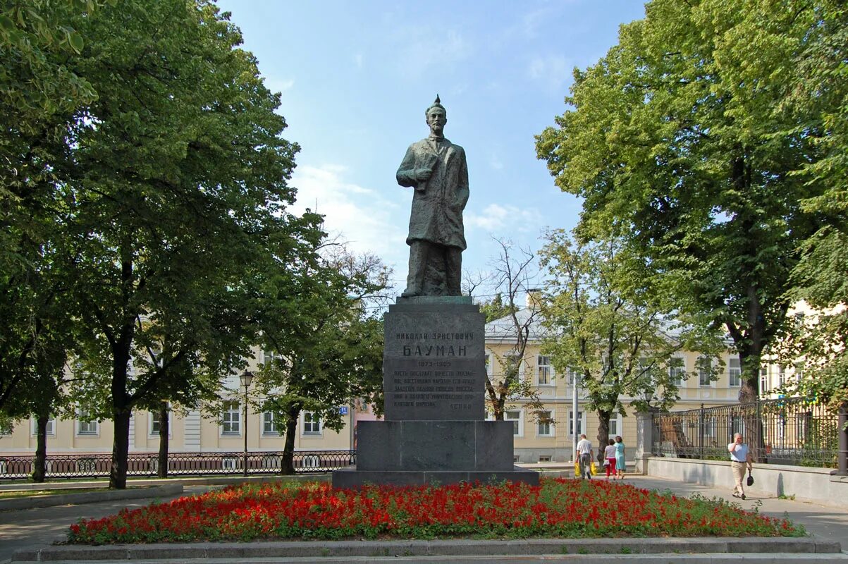 Казань памятник бауману. Памятник н.э.бауману&quot;, елоховская пл.. памятник бауману в москве. памятник бауману в мгту. елоховский сквер.