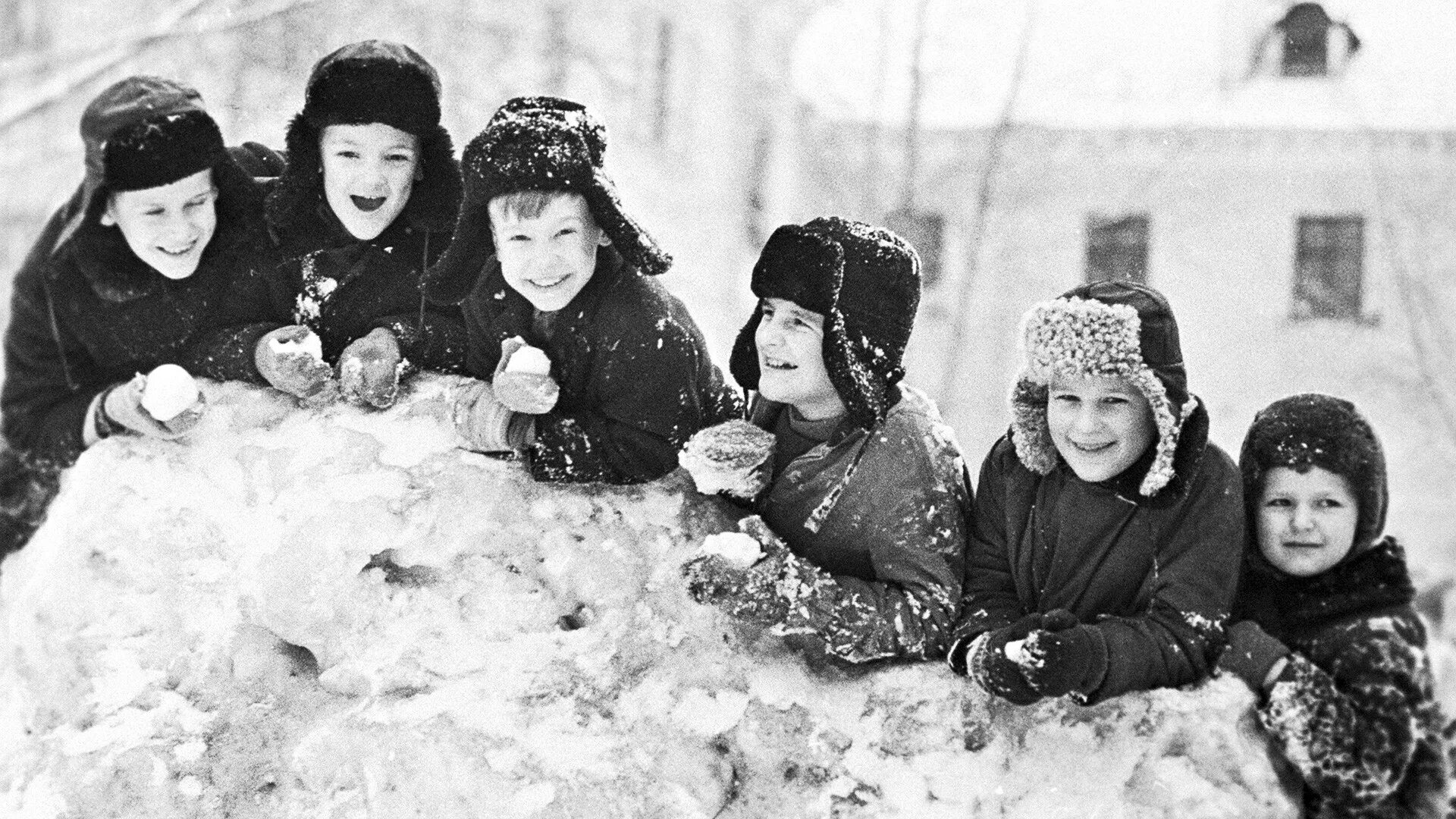 Советские зимние фото. Советское детство зимой. советские дети зима. счастливое советское детство зима. дети ссср зимой.