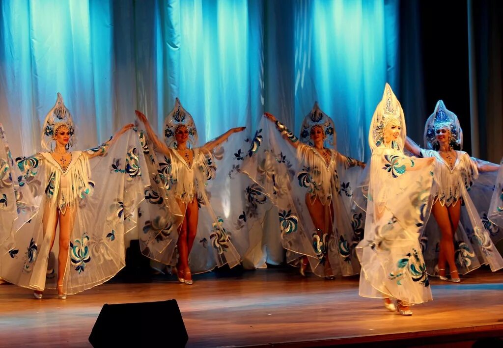 Ансамбль гжель солистки. Московский государственный театр гжель. Театр танца гжель. Академический театр танца гжель. Московский государственный академический театр танца «гжель».