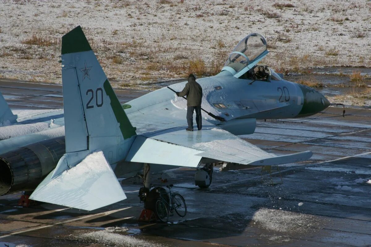 Каменный ручей аэродром хабаровский край. Самолет миг-21бис. Самолет миг-31бм. Истребитель-перехватчик миг-31. Тэч в авиации.