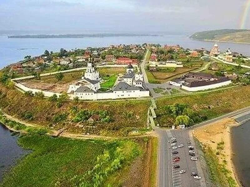 Остров свияжск экскурсии. Свияжск остров-град. Остров Свияжск в Казани. Свияжск остров-град экскурсии. Крепость град Свияжск.