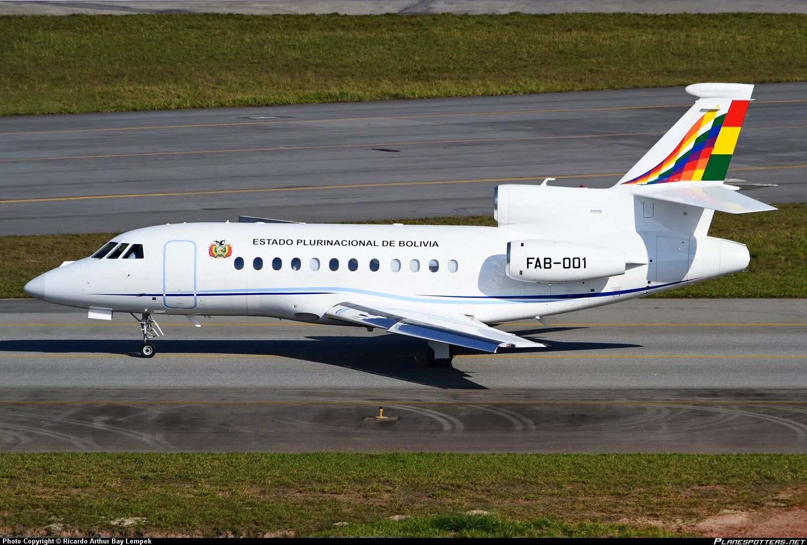 Самолет глав стран. Дассо Фалькон 900. Dassault Falcon 900 Fab-001. Бортовой номер самолета. Президентский самолет.