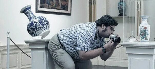 Уронить вазу. Нелепые ситуации. Его нелепость и неуклюжесть. Приколы про музей. Шутки про неуклюжесть.