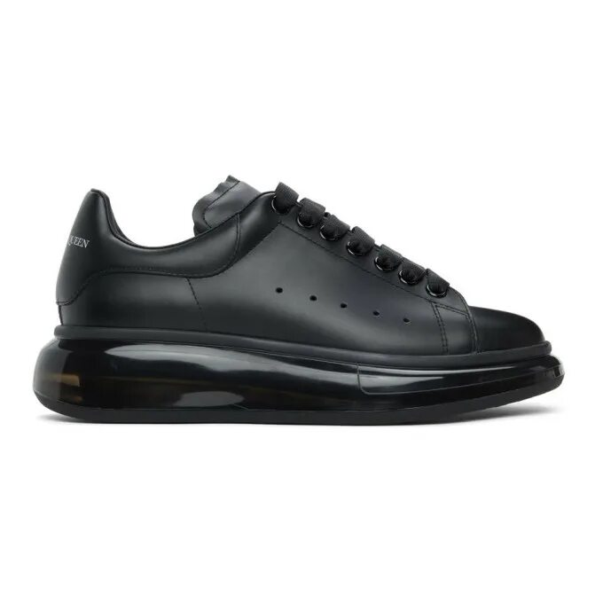 Черные mcqueen. Aleksandr mcqueen кеды женские. Alexander mcqueen black обувь. Черные mcqueen. Черные кроссовки alexander mcqueen черные.