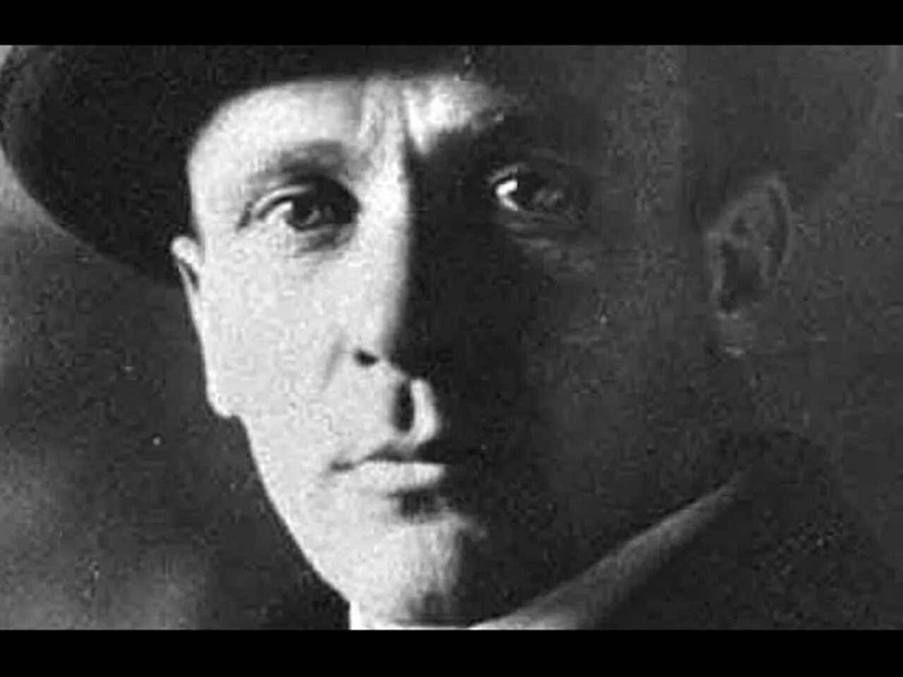 Caspian bulgakov. Булгаков. Булгаков писатель. Портрет Булгакова.