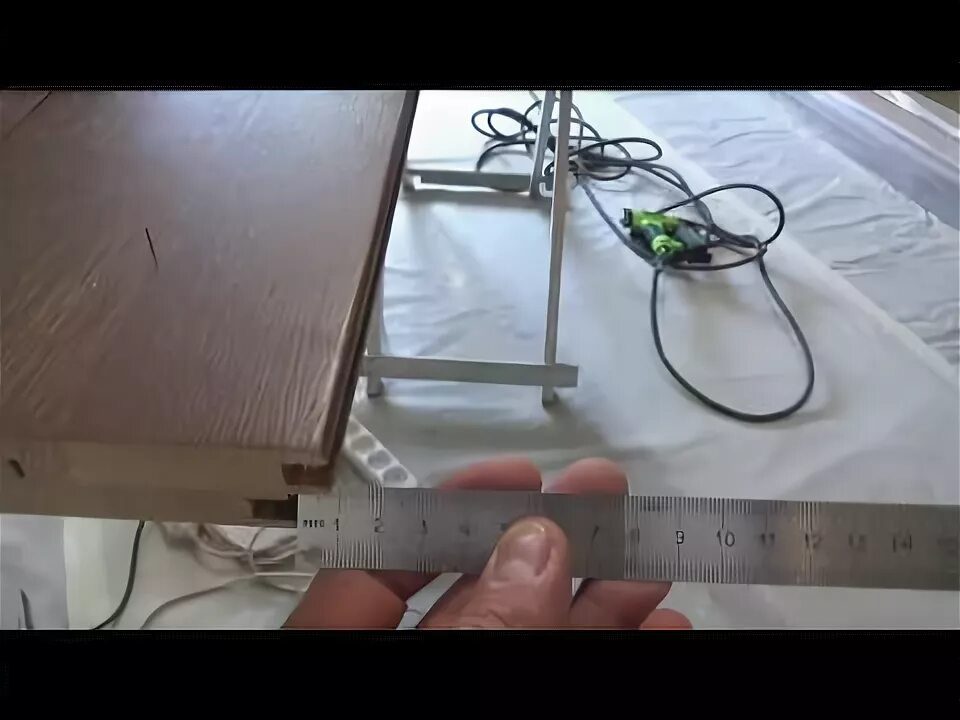 пиление доборов. приспособление для распиловки доборов на межкомнатные двери. распилить доборы вдоль. добор паз паз. распилить доборы вдоль.