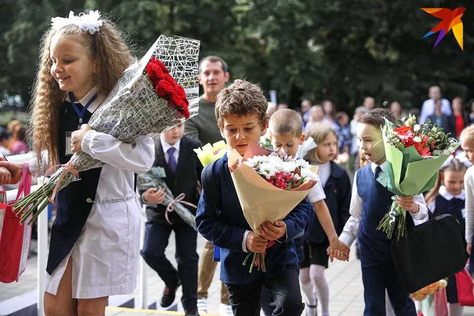 Про школы беларуси. 1 Сентября в Беларуси. Первое сентября в белорусских школах. 1 Сентября в школах Беларуси. Выпускной в школе.