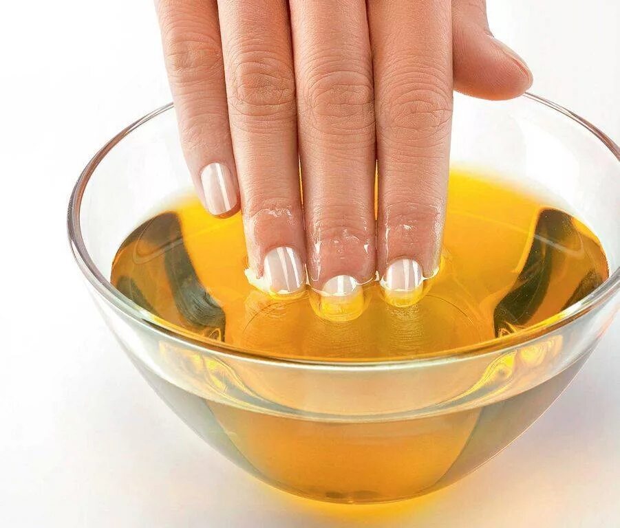 Масло для ногтей. Ванночки для ломких ногтей. Нанесение масла для ногтей. Ванночка для кутикулы. Крем масло для ногтей