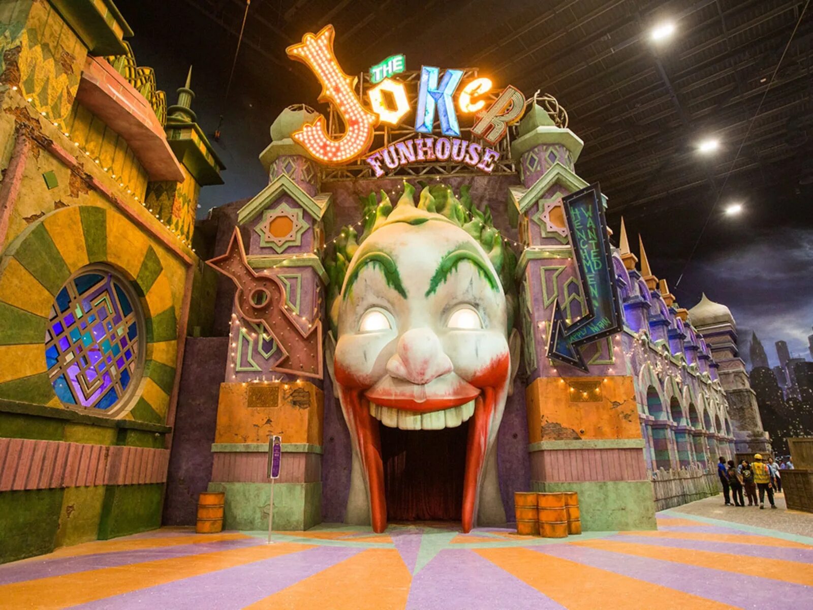 Wb парк абу даби. Ворнер браз в абу даби аттракционы. Парк в абу даби warner. Warner brothers abu dhabi аттракционы. Парк ворнер бразеос абу даби.