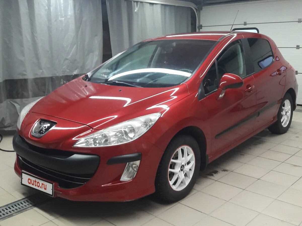 Peugeot 308 Red Hatchback. Красная Пежо Самара. Машина Пежо красная 2023. Красный Peugeot 308 с литыми дисками. Пежо самара купить