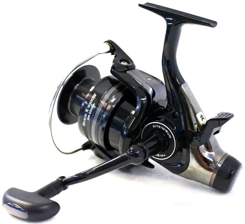 Daiwa Black Widow 2 Baitcasting Reel. Дайва Блэк видов катушка. Катушка Daiwa карповая. Катушка с бэйтрайнером Daiwa Black Widow br4500a запчасти и аксессуары.