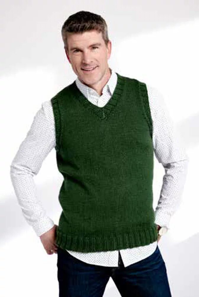 Жилет вязаный мужской. Жилетка мужская вязаная. Жилетка спицами мужчине. Жилетка спицами мужчине. Мужская безрукавка спицами.