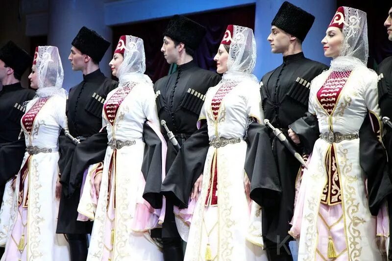 осетинские народные. осетины иронцы костюм национальный. народа дагестана лезгины национальная одежда. национальный костюм кавказа осетины. национальный костюм осетинцев.