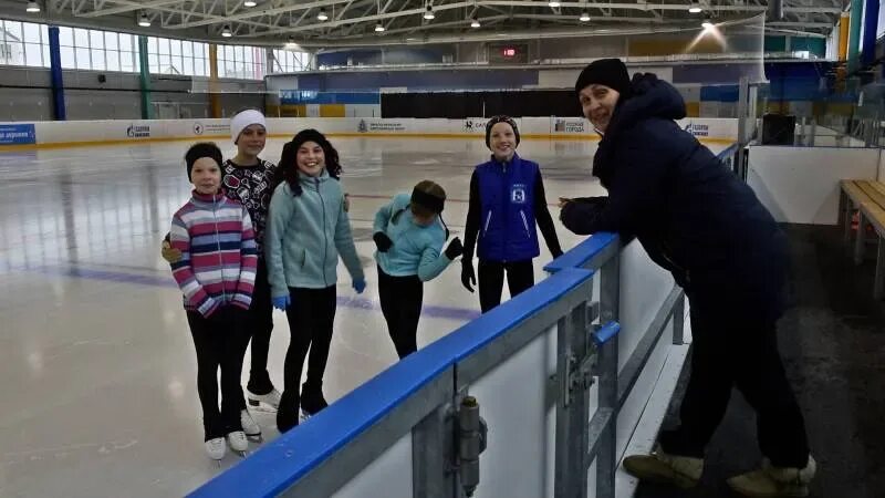 Ледовый корт родные города, Салехард. Ледовые катки в Салехарде. Каток родные города Салехард. Фигурное катание Салехард.