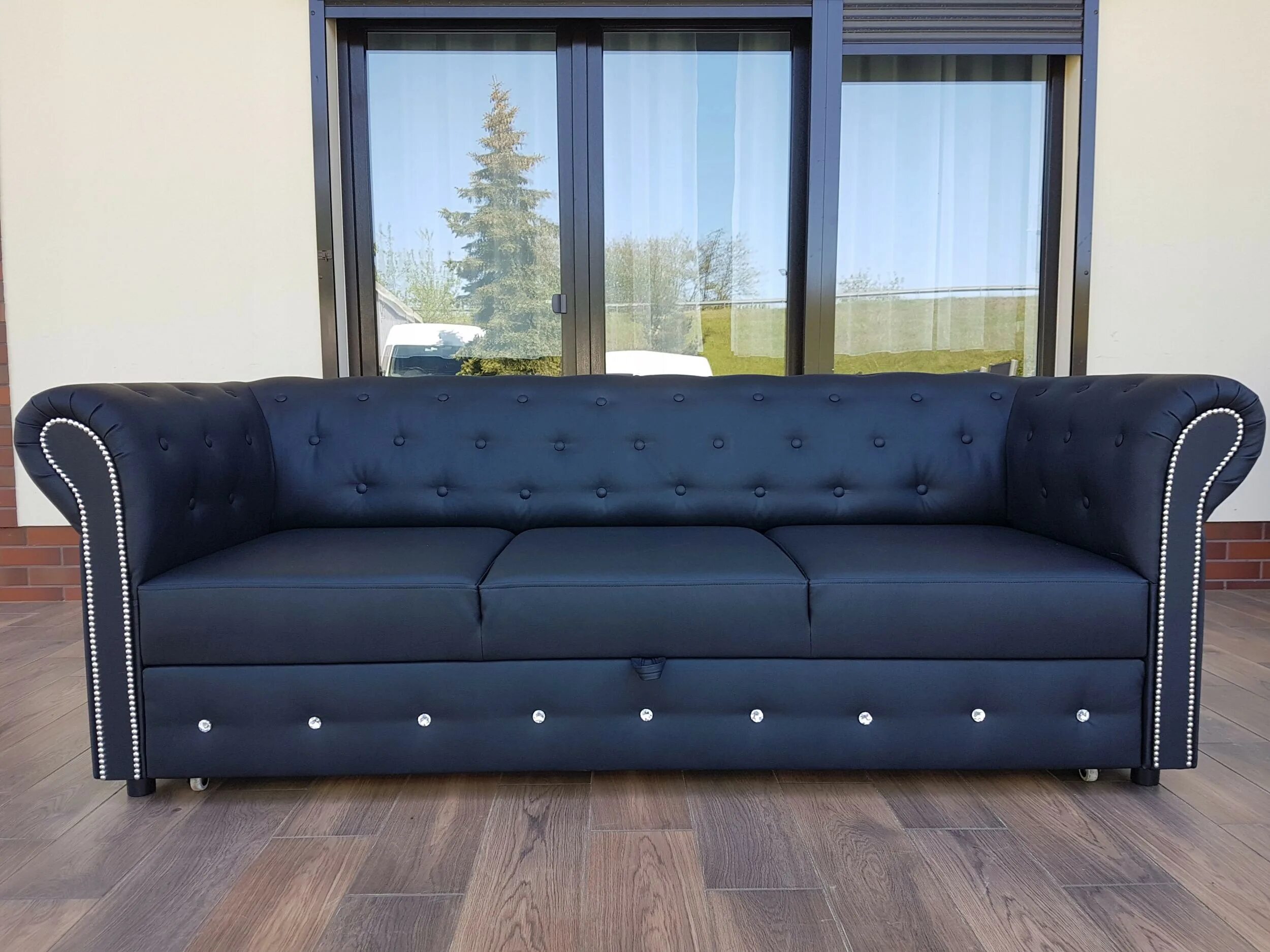 Мягкий диван со стразами. Диван со стразами. Диван честер 165 см 95. Chesterfield sofa. "честерфилд".