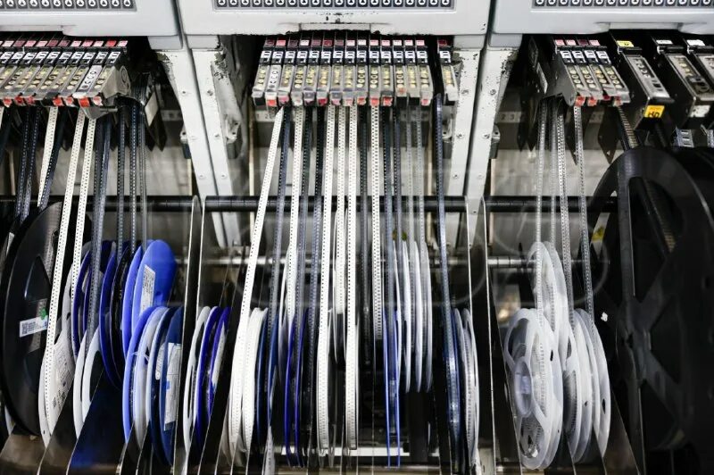 F tech r570e. Сотрудник области сервера. Российский смартфон аврора. Ezcool корпус. F+ 570 смартфон.