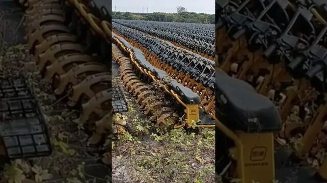 Кладбище самокатов китай. Кладбище в китае. Горы велосипедов в китае. Кладбище велосипедов в китае. Кладбище электроскутеров.