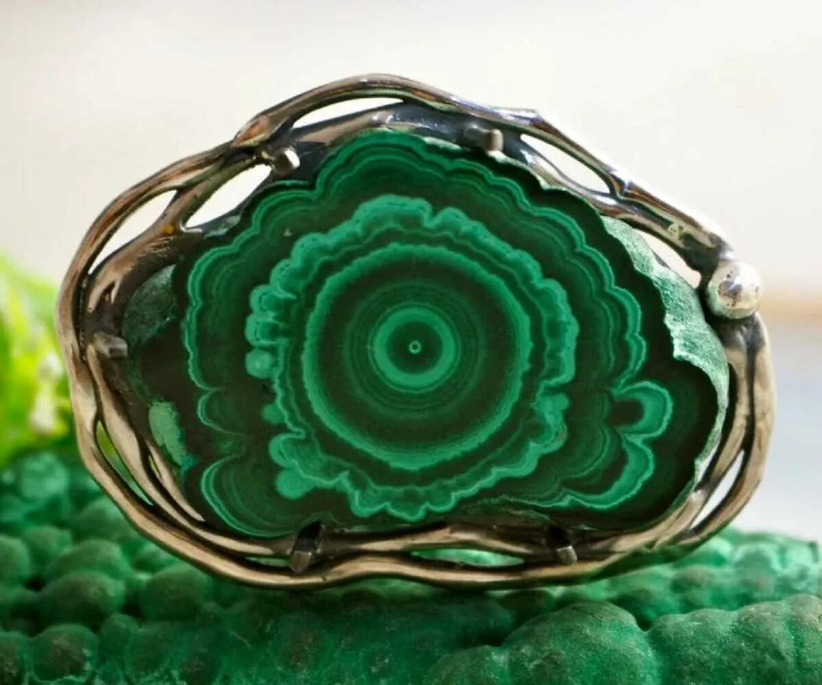 уральский малахит камень. уральские самоцветы камни малахит. Malachite. изумруд, хризопраз, малахит. кокардовый малахит.