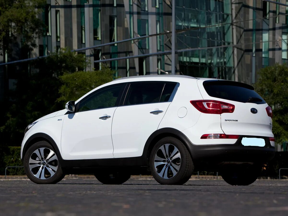 Купить б/у Kia Sportage III 2.0 AT (150 л.с.) 4WD бензин автомат в Москве: чёрны