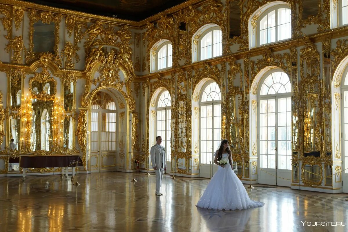 Иду по дворцу. Иду по дворцу. Девушка в платье убегает. Тронный зал темного властелина арт. Николаевский дворец в санкт-петербурге зал.