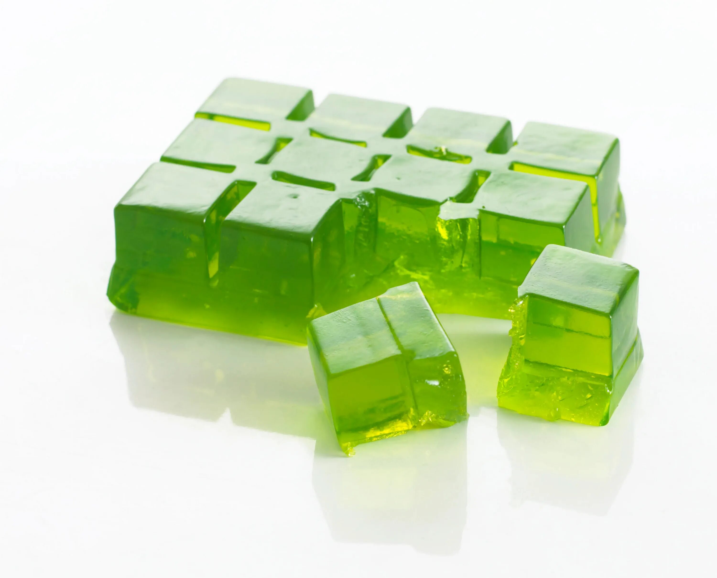 Желатин можно замораживать. Желатиновый кубик. Желе кубики. Кубики льда. Зеленое желе.