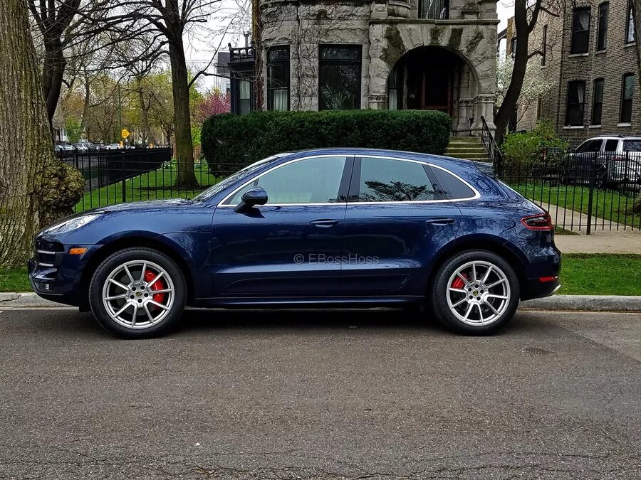 Порше Макан темный. Порше Тайкан темно синий. Porsche Macan GTS 2022 Blue. Порше Макан турбо. Цвета осень макан