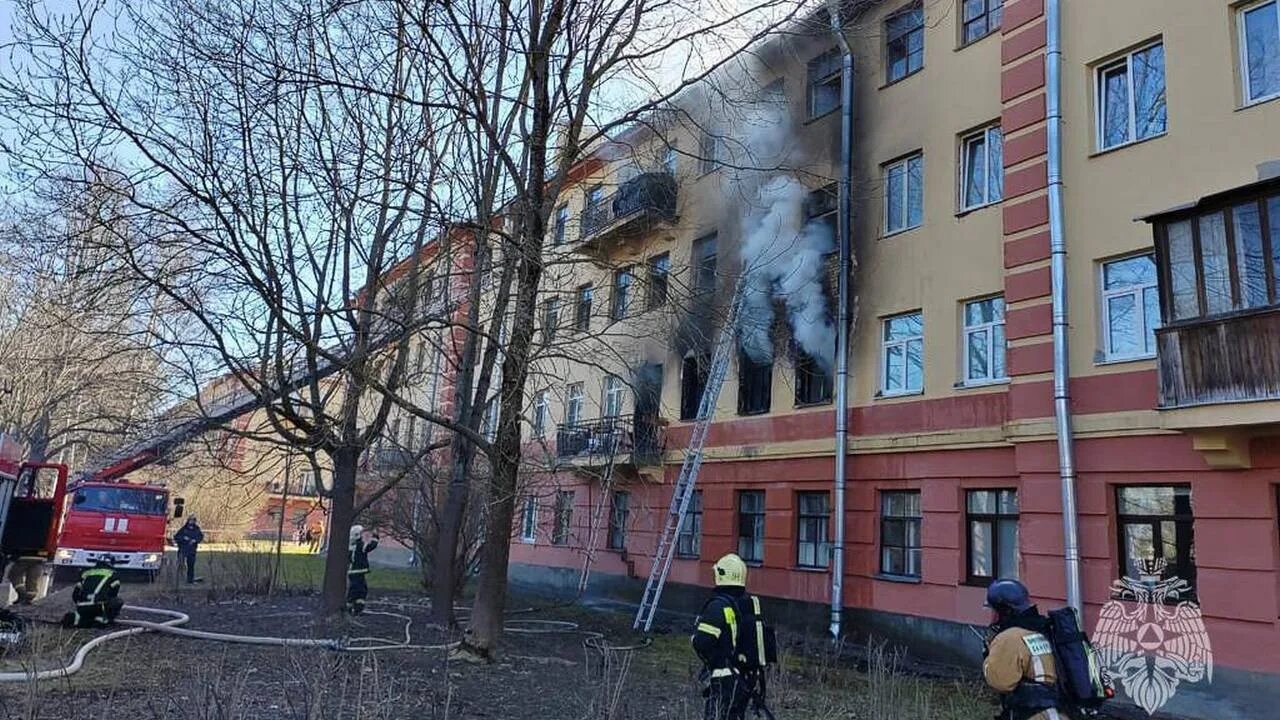 Пожар в Санкт-Петербурге Пушкин Павловское шоссе 31. Пожар в доме. Дом. Пожар на Петергофском шоссе.