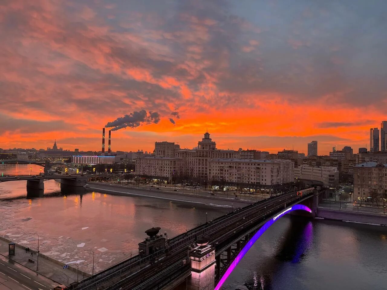 Дом 2 22.08 2025 закат. Москва зима закат. красивый закат в москве зимой. закат в москве сегодня. москва сити закат.