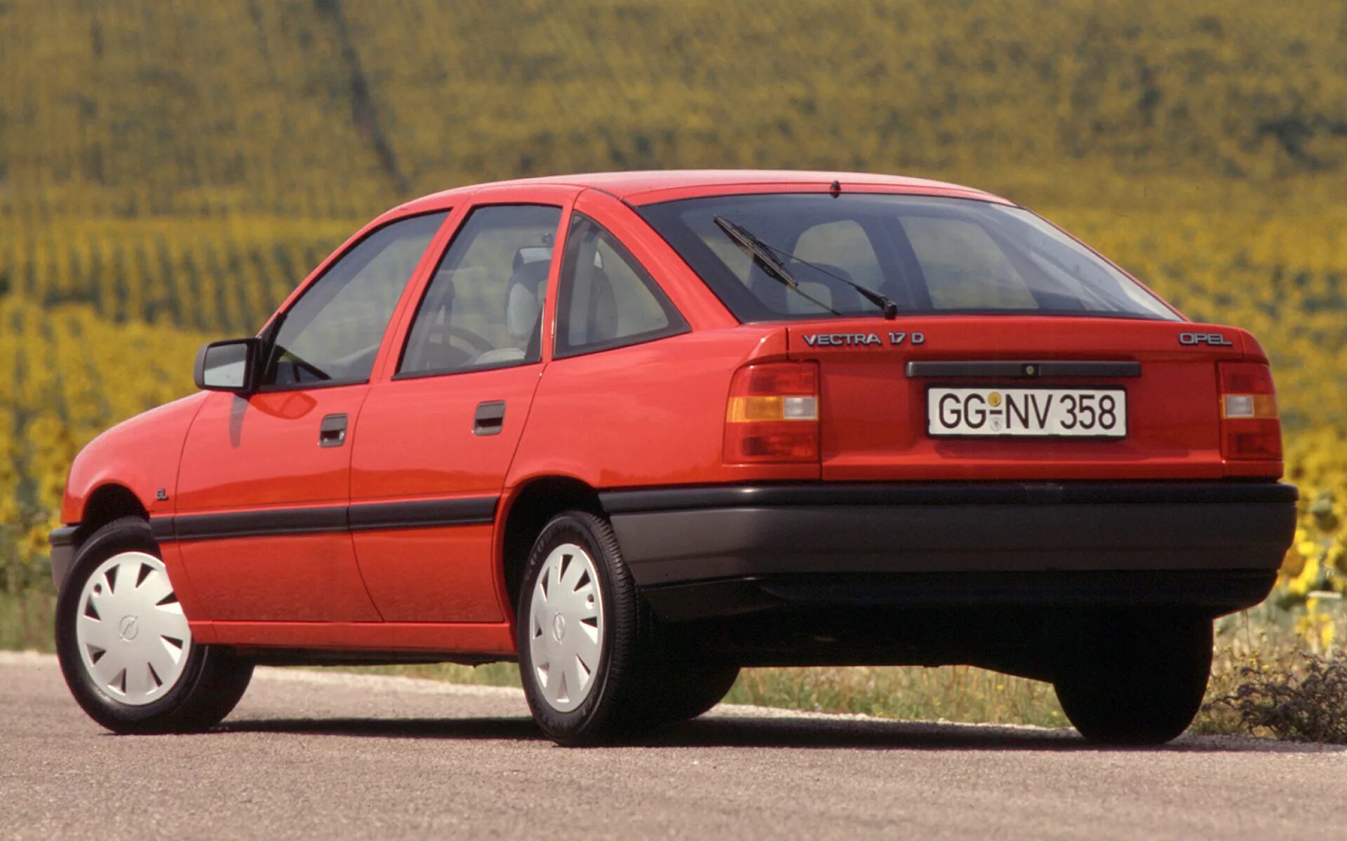 Опель вектра хэтчбек. Opel Vectra 1988. Опель Вектра хэтчбек 1995. Опель Вектра 1988. Опель Вектра хэтчбек 1992.