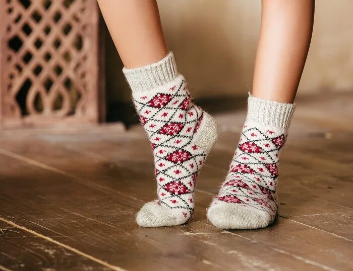 Шерстяные носки женские. Наденьте шерстяные носки. Как носить шерстяные носки. Шерстяные носки с туфлями. Как носить шерстяные носки.