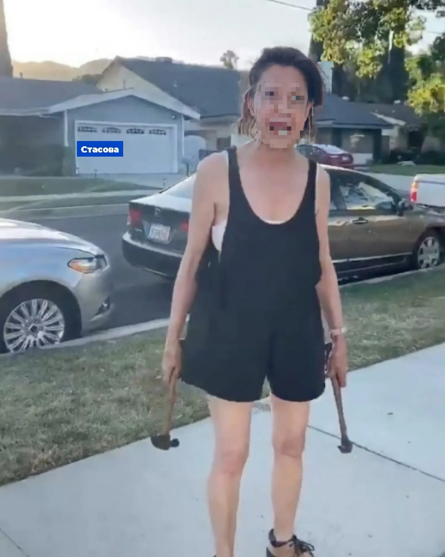 Девочка которую мама била молотком. Девочка которую били молотком. Девочка которую били молотком. Мать била ребенка молотком. Мальчик стал девочкой в школе.