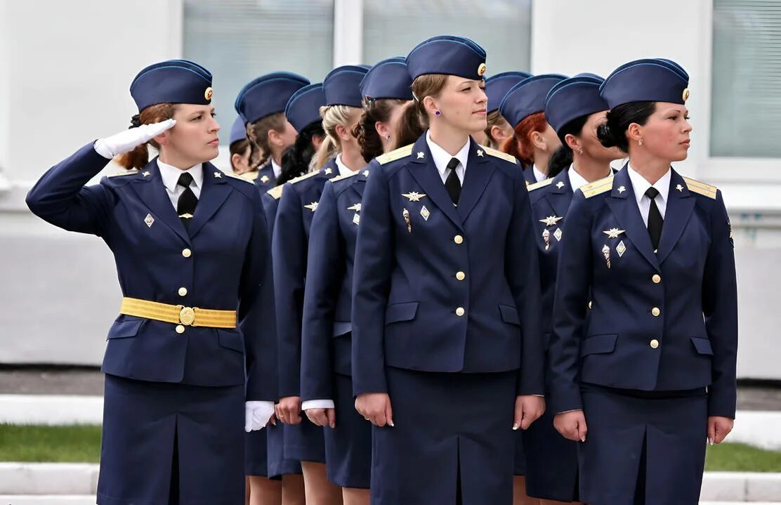 Летное после 11 класса. Женская парадная Военная форма. Военное училище для девушек. Женская парадная форма ВВС.