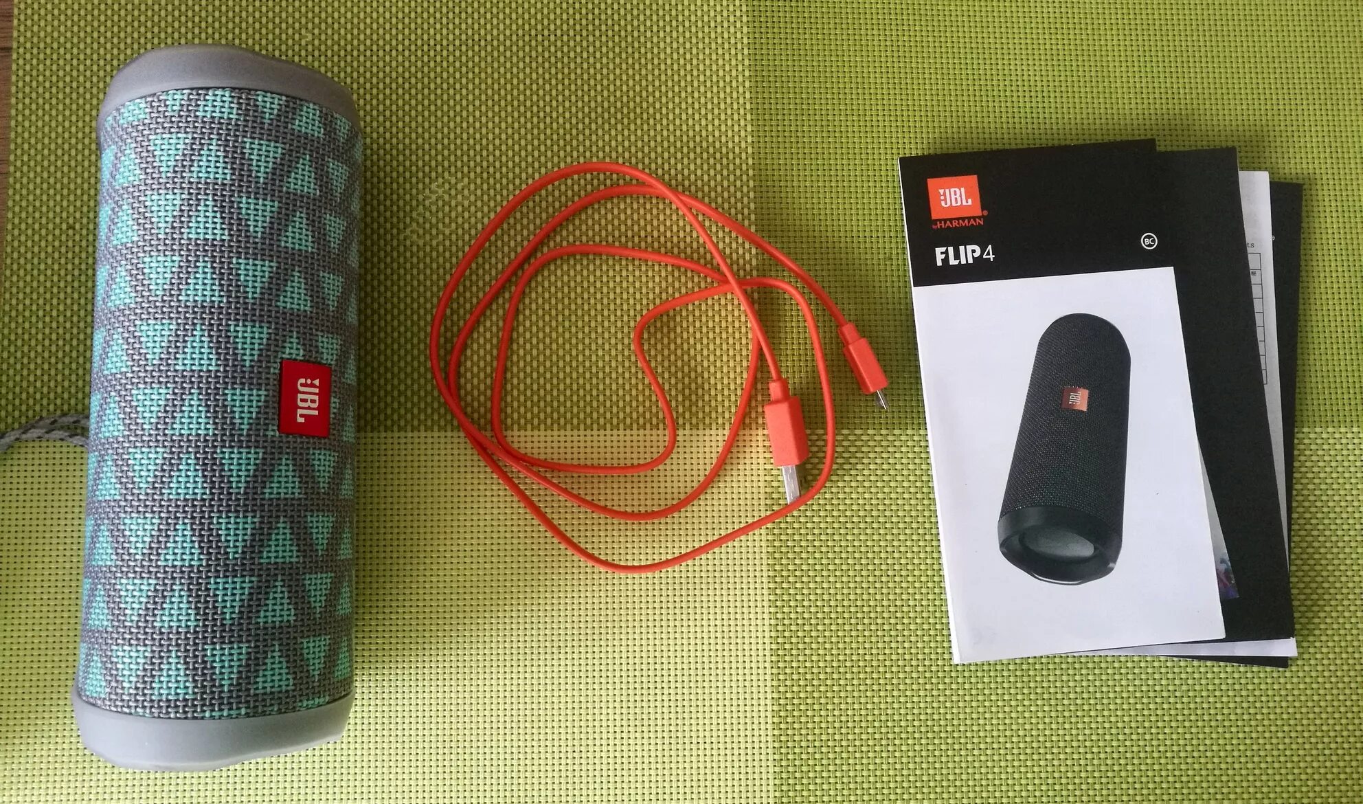 Экран flip 4. JBL Flip 4 Harman. АЧХ JBL Flip 4. JBL Flip 4 Trio. JBL Flip 4 зарядка.