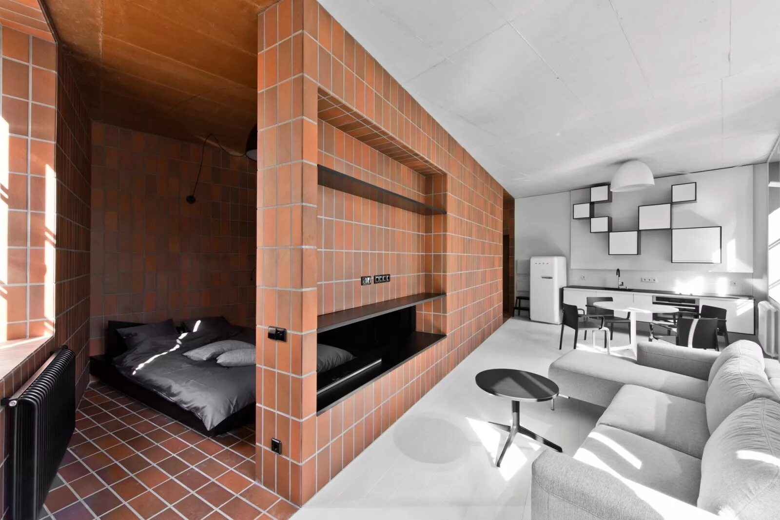 белый интерьер двухкомнатной квартиры. дом 45 квадратов планировка. дома 45 кв. 4 минидом. двухкомнатный дом проект.