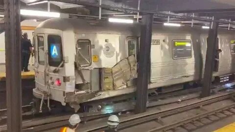 Поезд сошел с рельсов метро