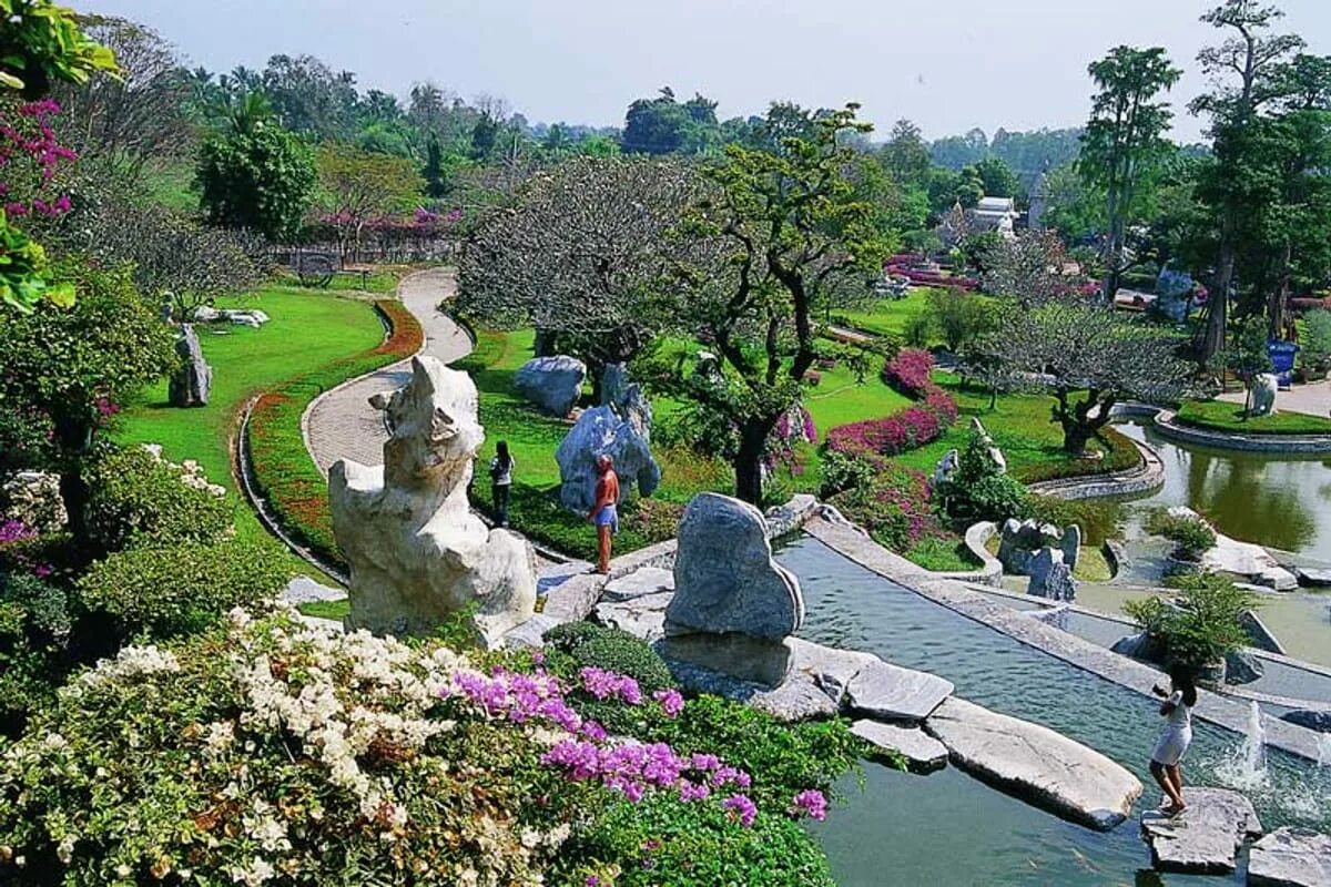 Stone park. Сад миллионолетних камней Паттайя. Парк миллионолетних камней в Паттайе. Парк миллионолетних камней (the million years Stone Park). Паттайя парк миллионолетних камней и крокодиловая ферма.