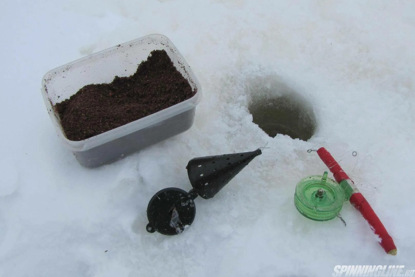 Лучшая прикормка для плотвы зимой своими руками. Прикорм для зимней рыбалки. прикормка для рыбалки зимой. прикорм для окуня зимой. прикормка для зимней рыбалки своими руками.