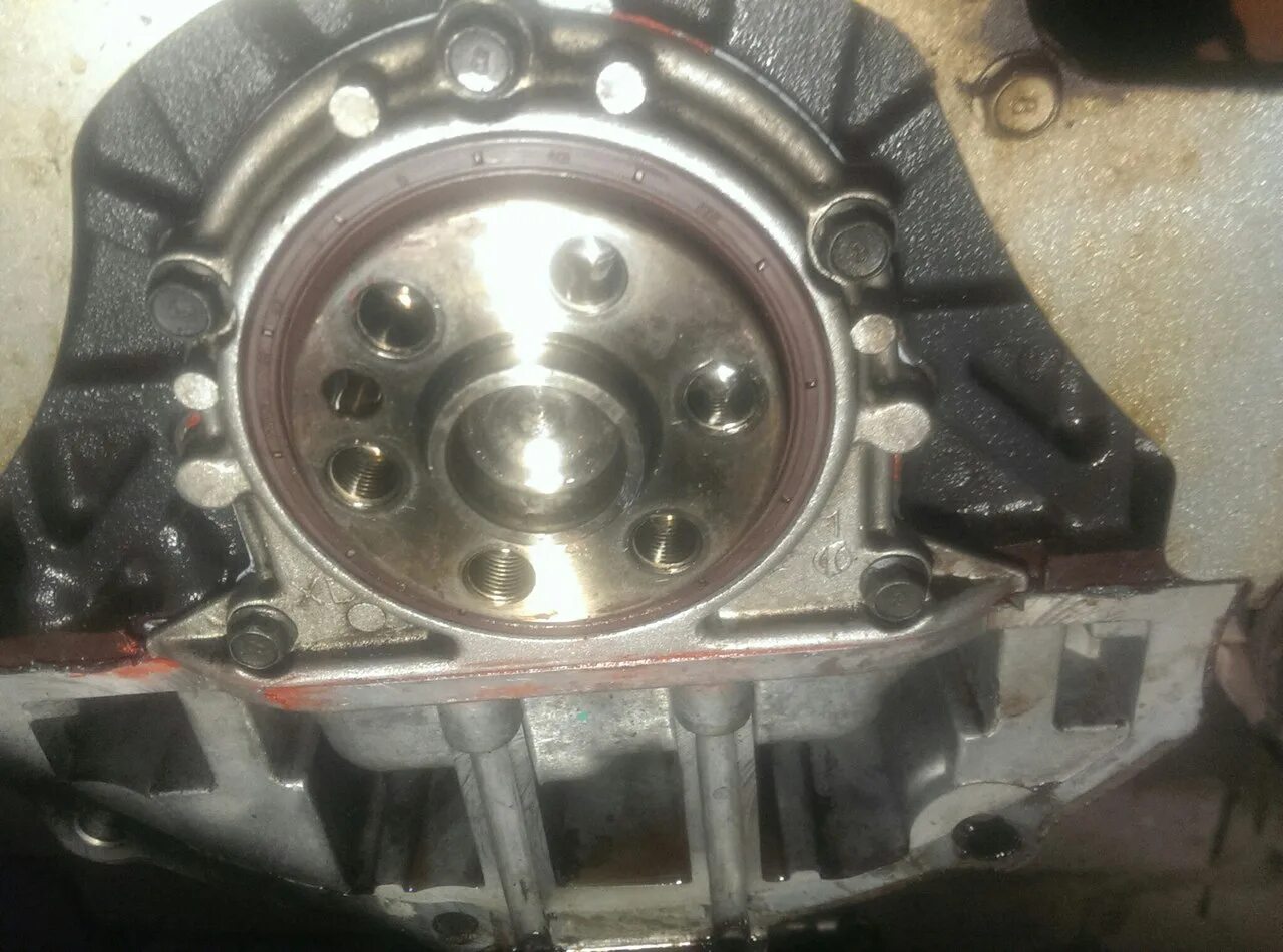 Замена заднего сальника коленвала акпп. Митсубиси паджеро 2 задний коренной сальник. 0 бензин. Сальник коленвала ford focus 2 2. Задний сальник коленвала 2jz ge вн 45191.