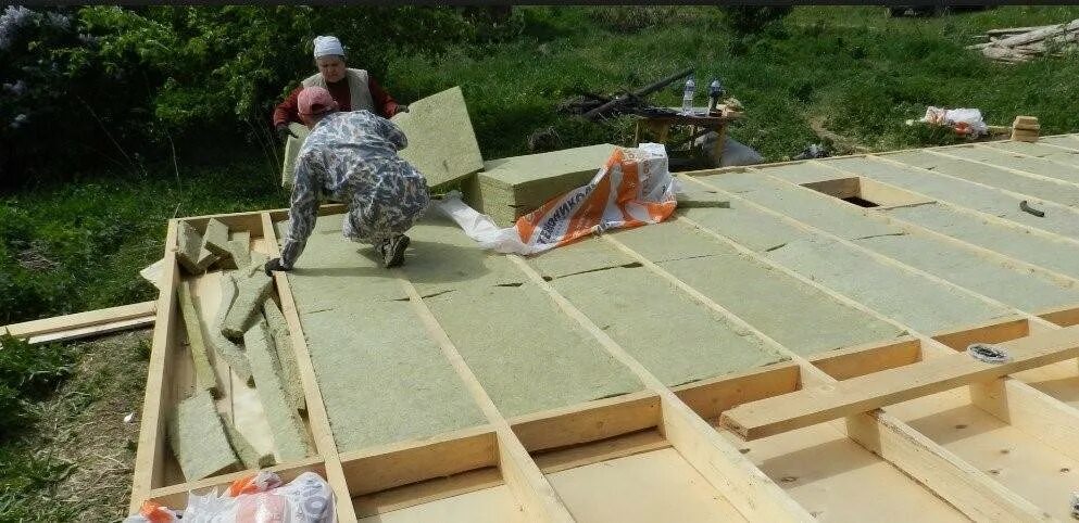 Теплоизоляция каркасного пола. Перекрытие в каркасном доме. Пол в каркасном доме. Утепление пола в каркасном доме. Пол в каркасном доме своими руками