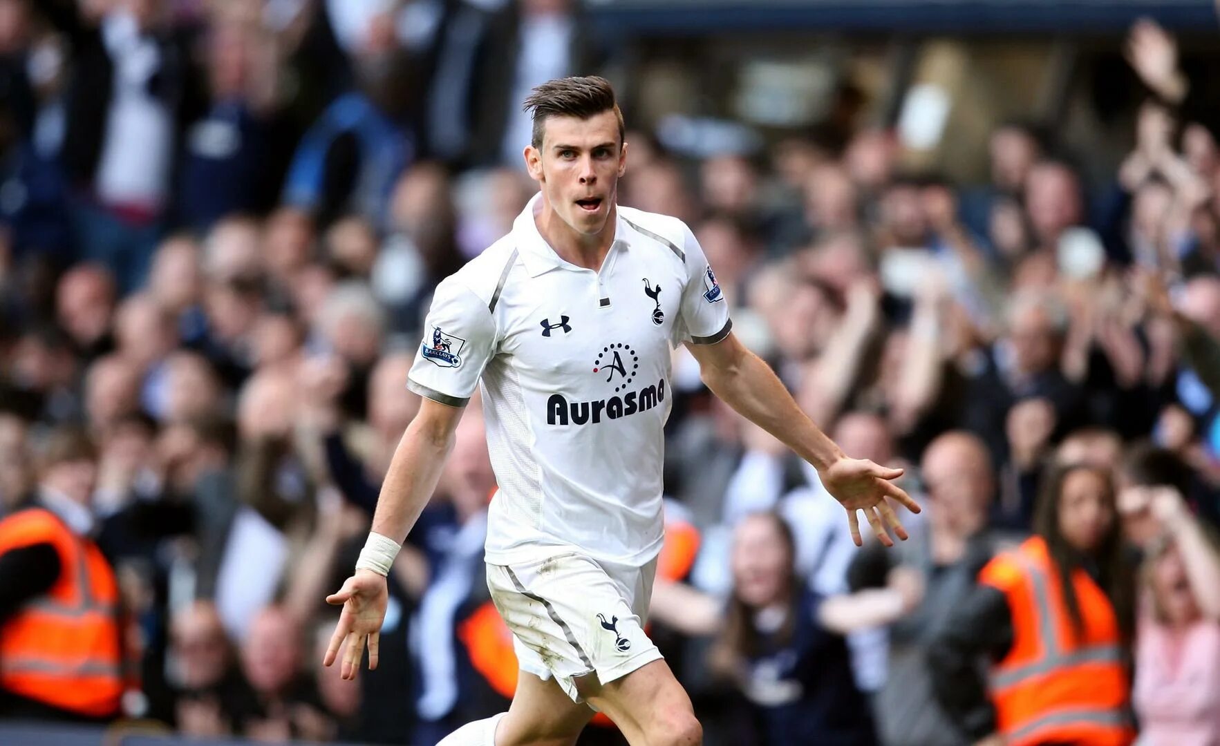 Gareth bale 2014. Злоба бейла. Злоба бейла. Гарет бэйл лысый. Бутсы гарета бейла.
