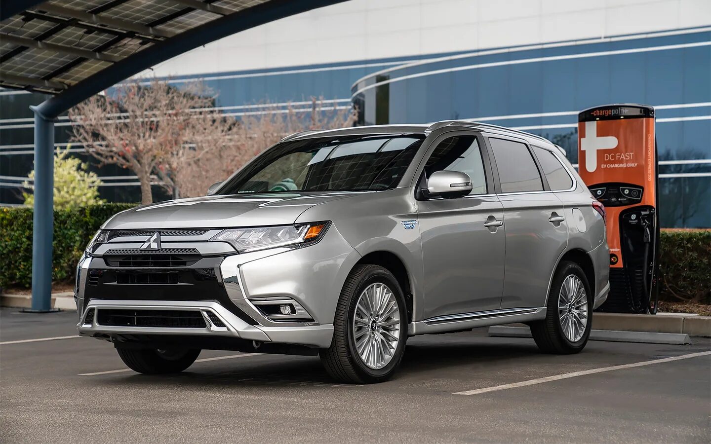 Митсубиси Аутлендер 2021. Mitsubishi Outlander PHEV 2021. Митсубиси Аутлендер PHEV. Митсубиси Аутлендер гибрид.