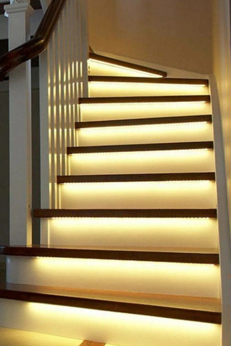 Stairslight автоматическая подсветка лестниц. Подсветка лестницы на ступенях. Подсветка ступенек на лестнице. Диодная подсветка ступеней лестницы. Подсветка лестницы лентой