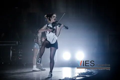 Slideshow lindsey stirling nip slip.