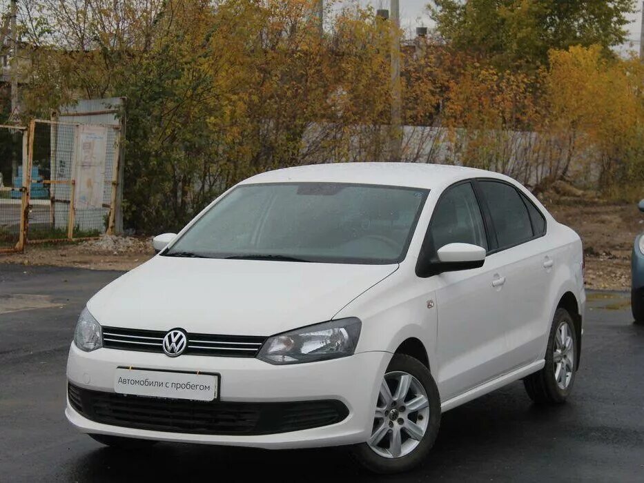 Купить фольксваген седан бу. Фольксваген поло 2011 года. Volkswagen Polo 2011 белый. Фольксваген поло седан 2011. Volkswagen Polo sedan 2011.