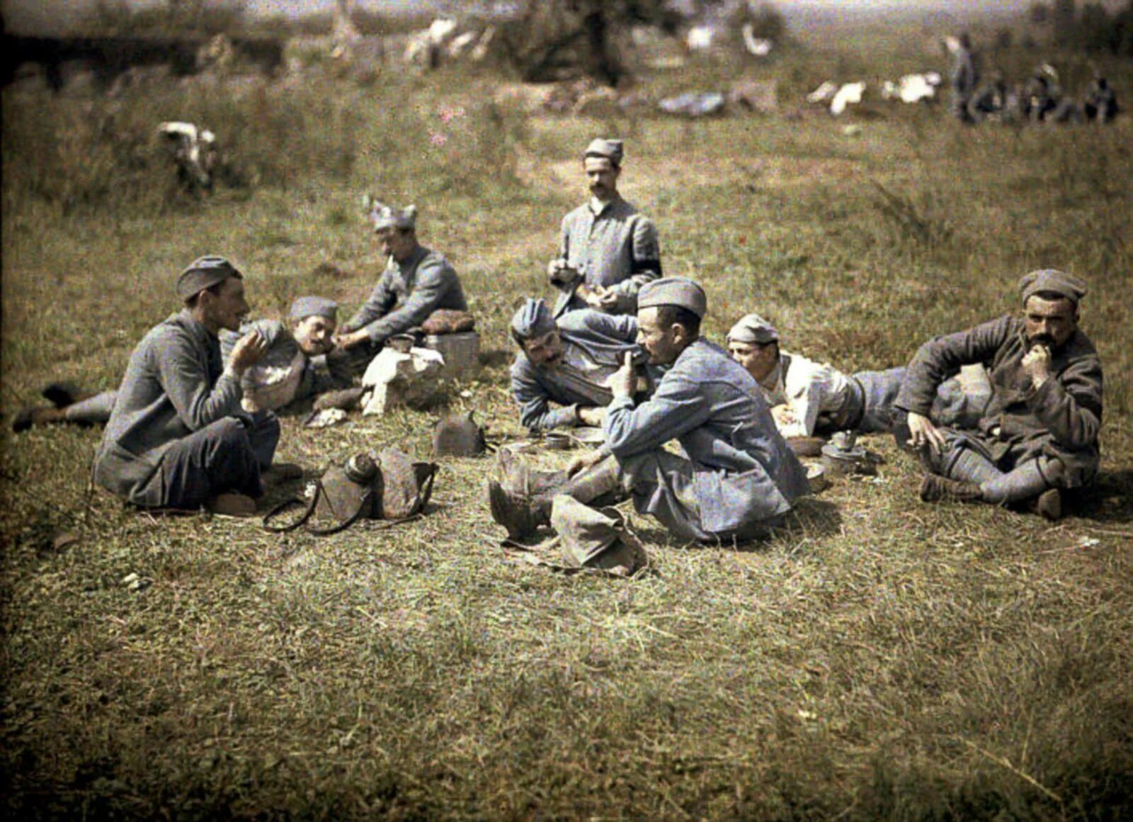 Во время первой мировой войны. Фотохроника первой мировой войны. Солдаты первой мировой войны. Солдаты на привале.