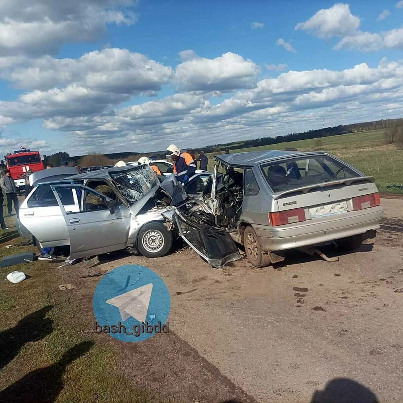 Что происходит в башкирии с ватсапом. Трасса. В башкирии сбили 4 девушек. Авария в бакалах сбил 4 девушек. Дтп на трассе стерлитамак салават сегодня.