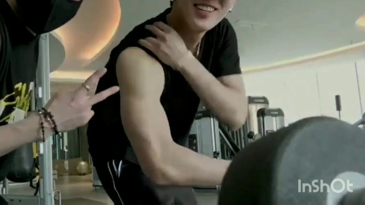 Хёнджин stray kids play with fire. Хван хёнджин play with fire. Хенджин 2022 play with fire. Stray kids хенджин драмма куин. Хенджин play with fire.